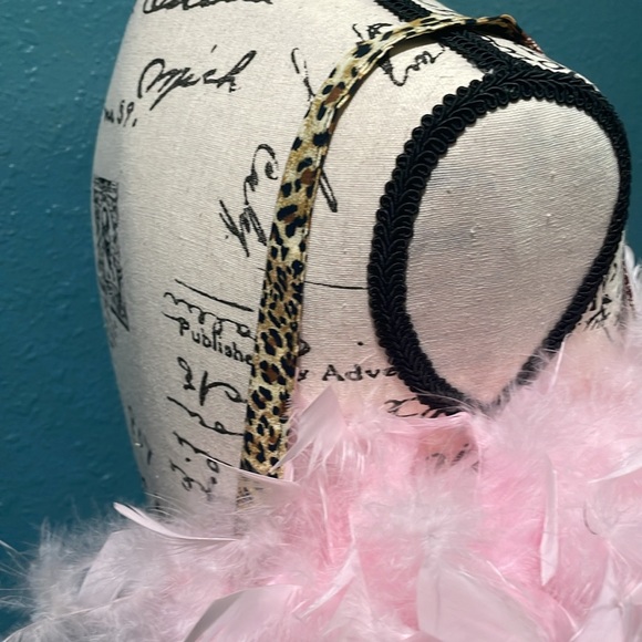 Handmade pink feather boa small purse w/cheetah print handle & body velcro close - Picture 4 of 13
